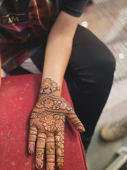 A lovely single-hand floral design, perfect for a wedding guest. The pattern is dense on the hand and lighter on the wrist, creating a balanced and beautiful look.