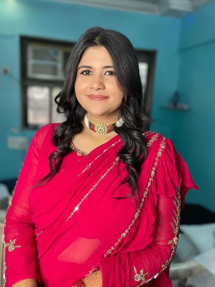 A final portrait of this illuminating look. She looks fresh, happy, and absolutely beautiful.