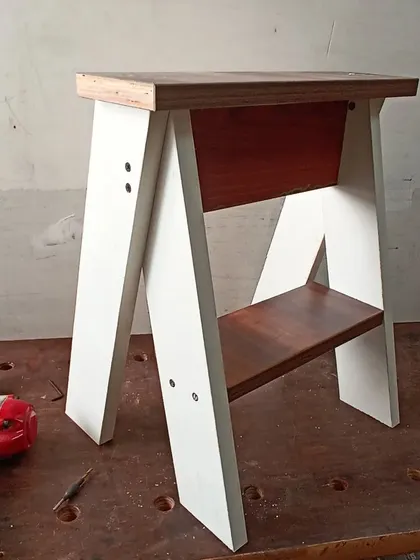 This useful step stool is a quick project made from waste plywood strips. The design is from Ishinomaki Labs and uses only screws, making it very accessible for beginners.