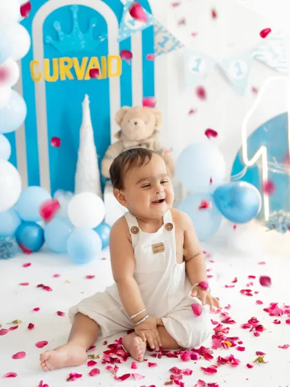 A shower of petals for the birthday boy! This shot is full of movement and joy, a perfect way to celebrate turning one.