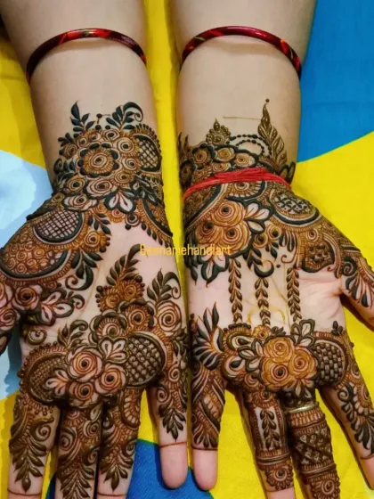 A beautiful Arabic fusion design. It has the bold floral and paisley elements of Arabic mehandi, perfect for any celebration.