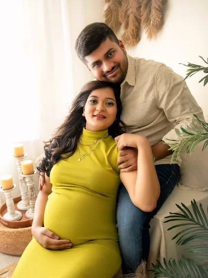 A sweet and relaxed seated pose for a couple. I use my studio's comfortable setup to create a variety of both standing and seated portraits.