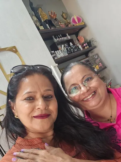A selfie with the talented and down-to-earth actress Sanyogita Bhave at my studio.