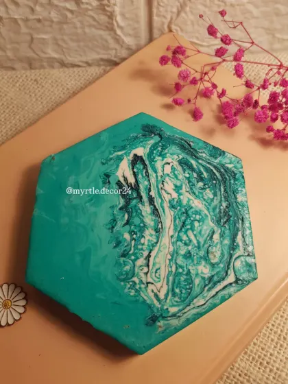 The beautiful marble pattern on our first-ever hexagon tray. Each swirl of pigment tells the story of its creation.