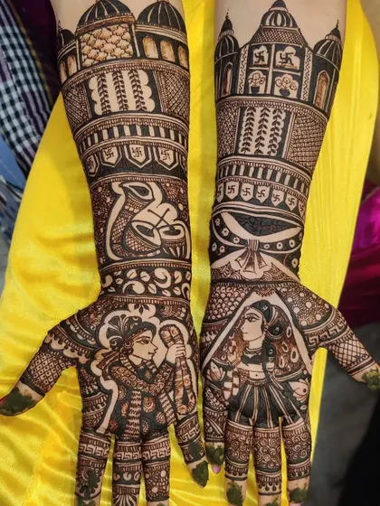 This design features a varmala scene on the palms, with a conch shell and swastika symbols on the forearms for good fortune.