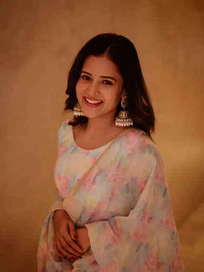 A joyful portrait of actress Brinda Acharya. The warm lighting and her bright smile make this a very engaging and happy shot, perfect for a celebrity portfolio.