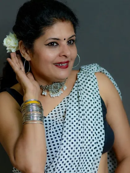 A close-up of the polka dot saree look, featuring a statement silver choker and a white rose in my hair. Accessories are key to nailing a retro theme.