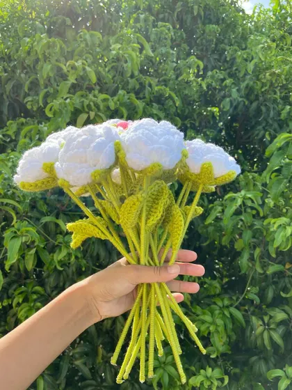 A side view of the pink-and-white rose bouquet, showing the long stems.