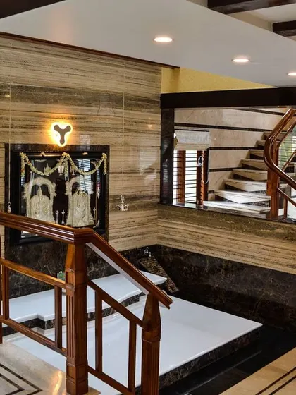 This interior shot, also seen in the featured carousel, shows a space where material selection is key. The combination of veined marble, dark wood, and strategic lighting creates an atmosphere of timeless elegance.