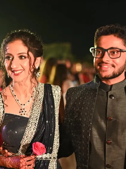 After party perfection. This couple's portrait captures the bride's chic reception look, featuring a dark blue saree, sparkling diamond jewelry, and a sophisticated makeup look that lasted well into the night.