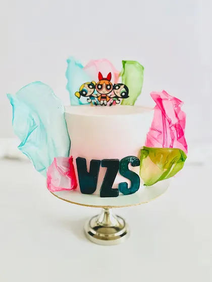 Who else loves the Powerpuff Girls? I was so excited to make this cake! My client gave me free rein with the theme, so I used colorful rice paper sails to represent Blossom, Bubbles, and Buttercup.
