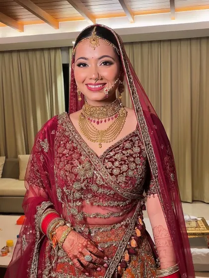 The magic of minimalism. Eesha's smile says it all. Her makeup was kept fresh and light to match her joyful personality.