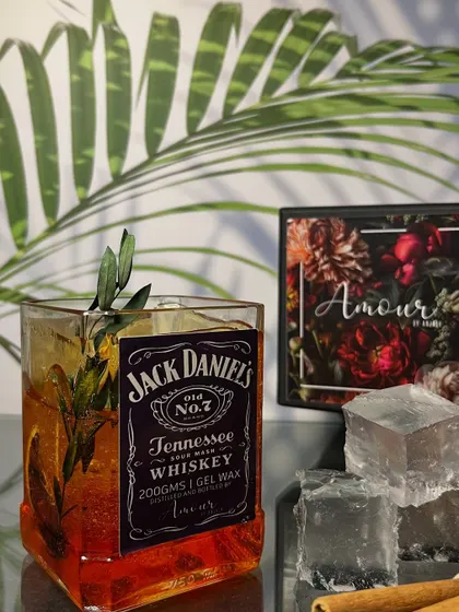 Here’s something for the whiskey lovers. My Jack Daniel's inspired gel candle, complete with ice-like gel wax and botanical infusions, is crafted to set the perfect mood. It's a unique gift for him or a cool addition to your bar decor.