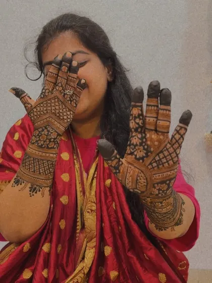 A happy member of the bridal party showing off her gorgeous mehendi. My team and I make sure everyone gets a design they love.