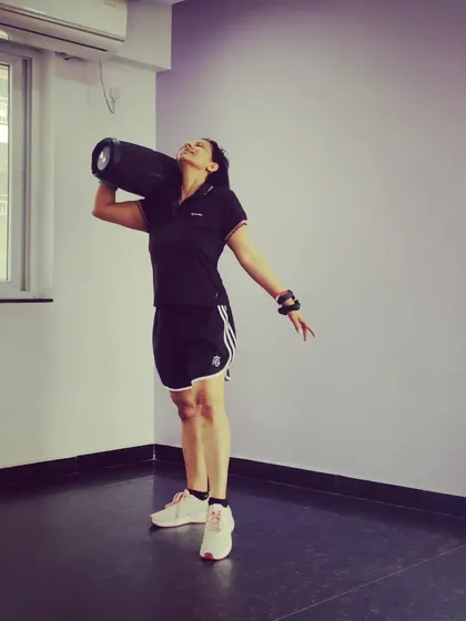 My JBL speaker is a true partner in every class I teach. This is an example of how I naturally integrate products I rely on into my content, showing my followers the gear that powers my fitness routine. Good music is essential, and this is the gear that delivers.