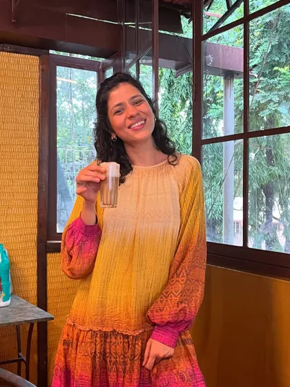 My recent trip to Shivamoga taught me how to dress for the monsoons in style. This post features six different looks, from shorts with fancy tops to stylish rain pants and colorful dresses.