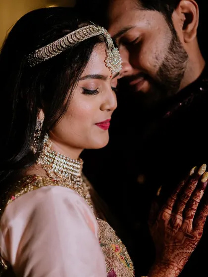 Duplicate of image 378, an intimate Sangeet portrait.