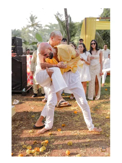 A fun and candid moment of guests enjoying the Haldi ceremony in Goa.