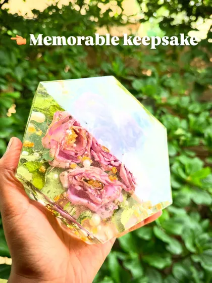 A memorable keepsake. Holding the finished hexagon block, you can see the beautiful light it catches, highlighting the preserved flowers inside.
