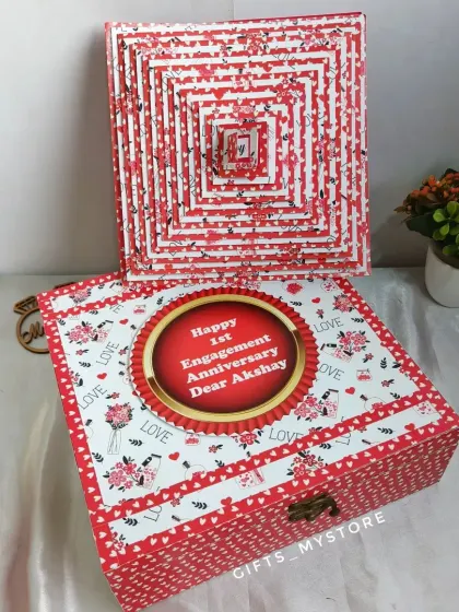 Pamper your partner with this amazing box full of surprises, including pop-up cubes and a pyramid card album of your favorite memories.
