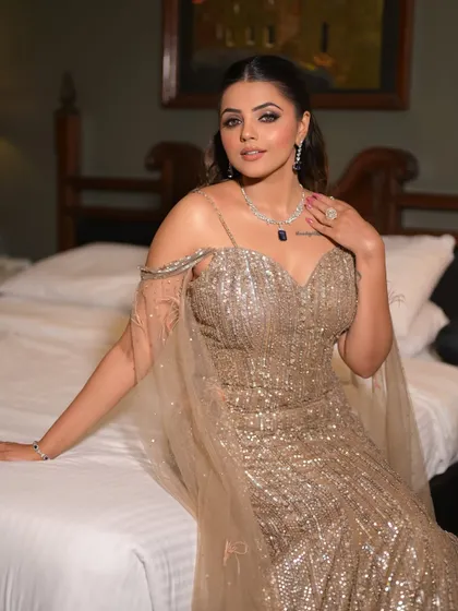 This pose captures the essence of glamour. The smoked-out eyeshadow and perfectly defined lips create a powerful yet elegant statement, ideal for a reception or cocktail event.