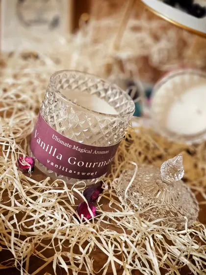 The 'Vanilla Gourmand' Crystal Jar Candle, unboxed and ready to be lit. The rich, sweet scent is always a crowd-pleaser.