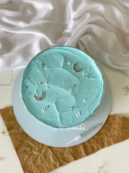 Another angle of the celestial blue flat cake, perfect for anyone who loves the night sky.