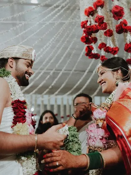 A duplicate of the happy garland exchange moment.