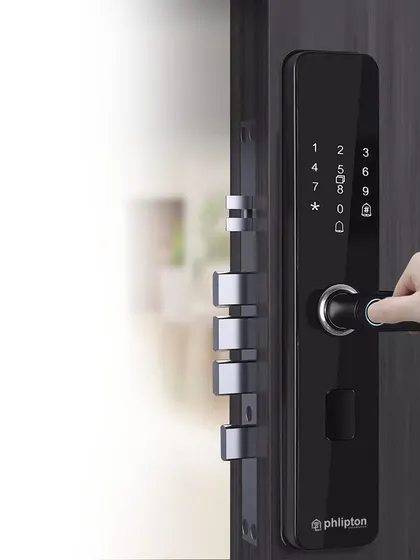 This model features a multi-point locking mechanism for enhanced physical security, combined with the convenience of fingerprint access on the handle. It's security, fortified.