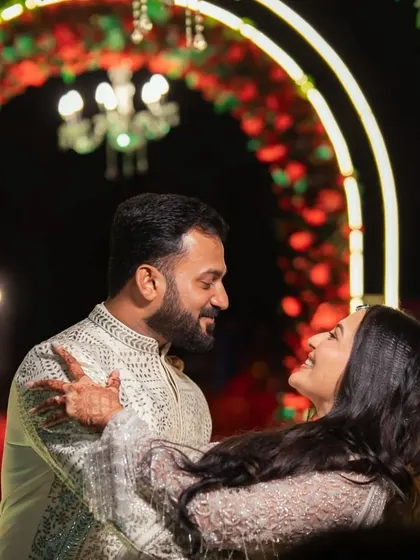 A beautiful moment of the couple dancing, captured perfectly thanks to our coordination with the photography team.