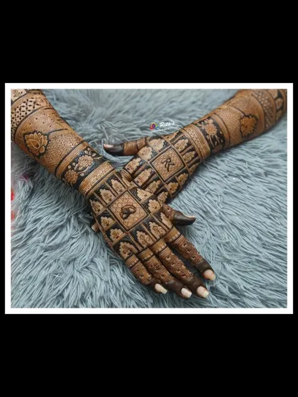 Another angle of the completed hands, showing how the patterns connect when the hands are brought together.
