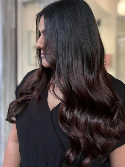 Sweet like sugar, with a touch of balayage. This look features a deep, rich base with subtle, warm undertones.
