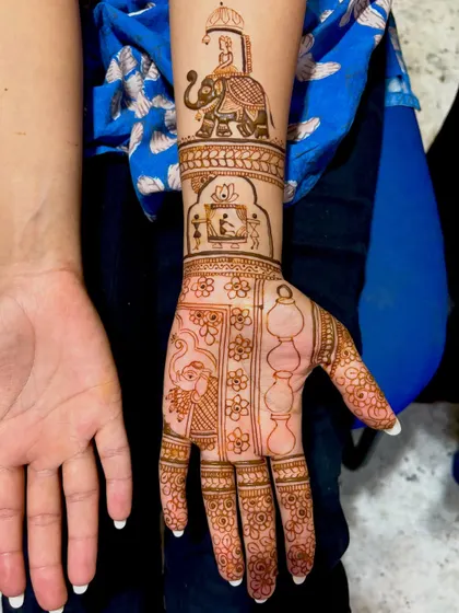 The other hand from Divya's bridal mehendi, featuring an elephant with a howdah, a symbol of royalty and celebration.