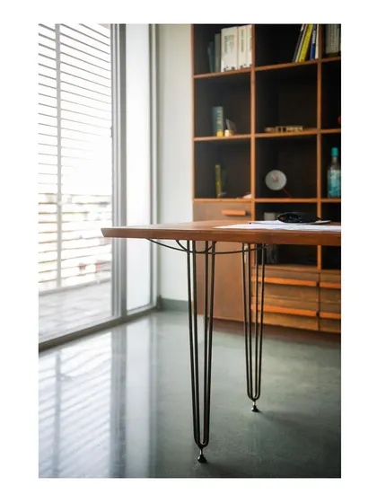 The leg of this workstation is a statement in itself. By designing the steel supports to mimic their own force diagrams, we turn a purely functional requirement into the primary visual and conceptual element of the piece.