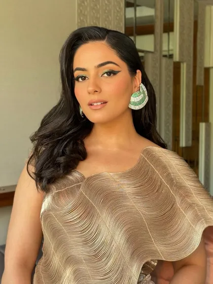 A confident portrait of Surbhi rocking her green liner. When you feel good, you look good, and that's what my makeup is all about.