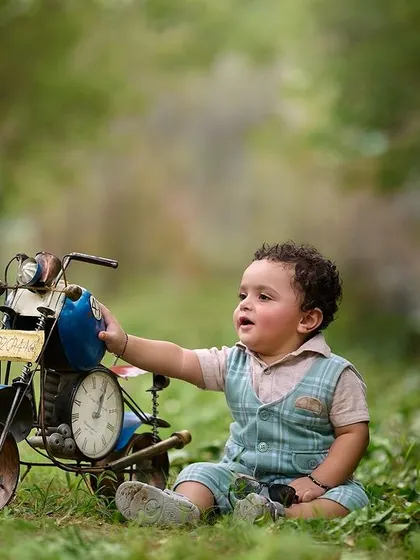 A closer look at the magic. I focus on capturing your child's curiosity and interaction with the props to create authentic and engaging portraits.