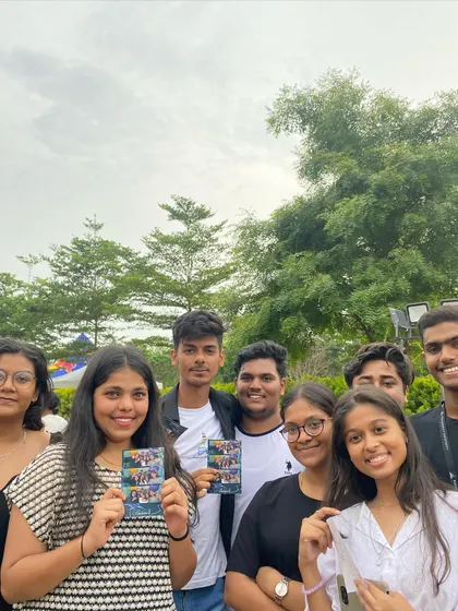 Another happy group from the Presidency Invincia fest, showing off their photo souvenirs.