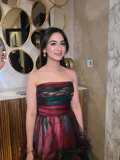 This stunner knows that less is more. Her minimal makeup look is perfect for any party, proving that you don't need heavy layers to look and feel beautiful.