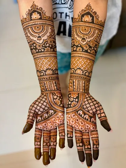 Another angle of Nikita's beautiful wedding mehendi.