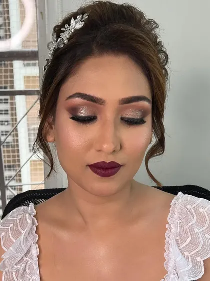 A close up of the glam sparkle eye makeup. The shimmer catches the light beautifully, making her eyes the center of attention.