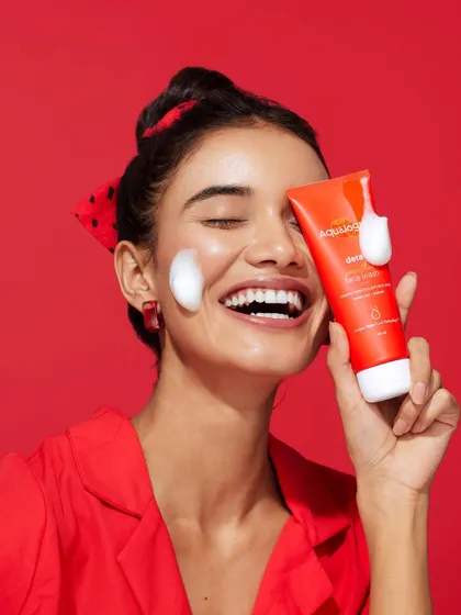 The styling for this shot was all about fun and freshness. A simple red top and a polka-dot bandana create a retro-inspired, joyful vibe.