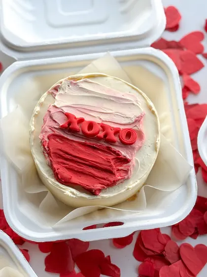My Valentine's Day bento cake collection is all about spreading the love. This set includes heart-shaped and round mini cakes with messages like "be mine," "ily," and "xoxo," all beautifully packaged and ready for gifting.