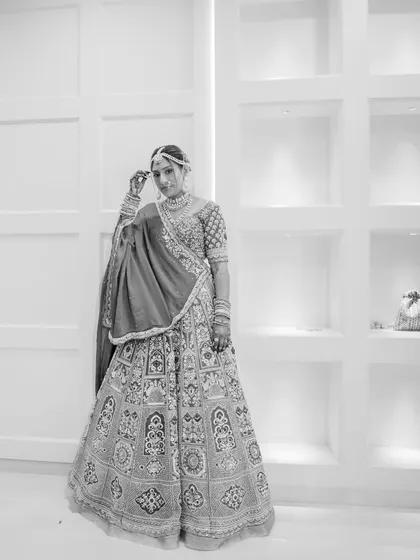 A timeless black and white version of the bride's full-length portrait.