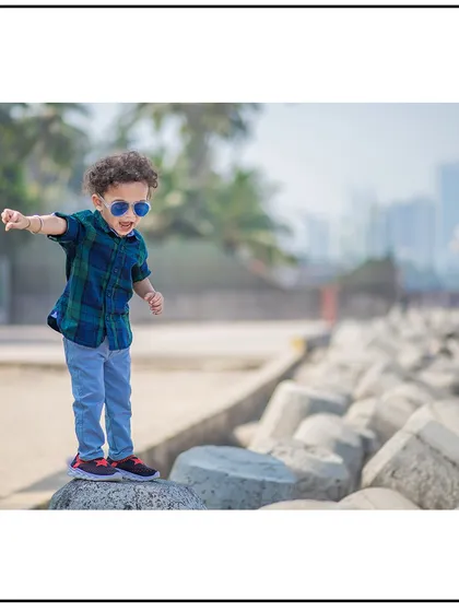 Even a toddler photoshoot can have a cool, urban vibe. We used the Mumbai seafront as a backdrop for this fun and adventurous session, letting him explore and be himself.