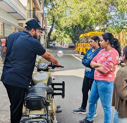A group of beginners listening to instructions. We start each session with a clear briefing to ensure everyone knows the plan and feels ready for the lesson.