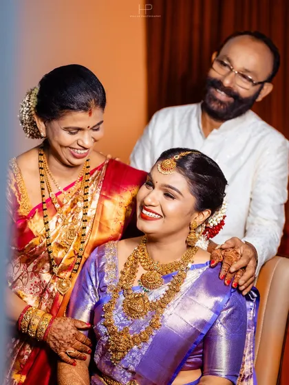 A heartwarming portrait of the bride with her parents, a priceless memory.