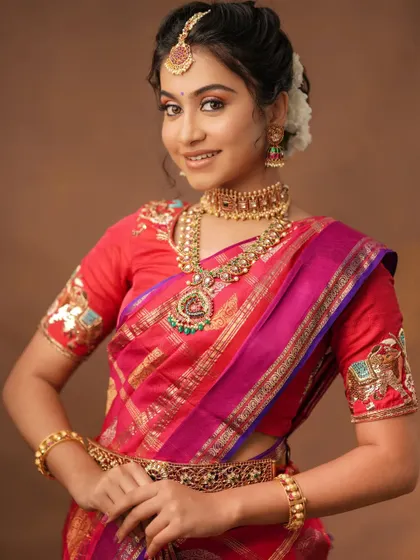 A happy and bright festive look. The jewellery is chosen to enhance the celebratory mood and the beauty of the traditional attire.