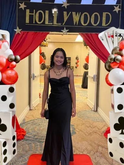 From Diwali parties to Hollywood nights, our casino decor is incredibly versatile. Here, our dice panel sets create a grand, red-carpet entrance for a glamorous Hollywood-themed event.