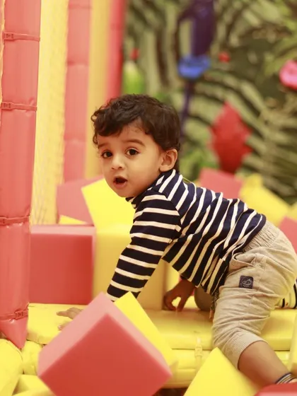 Even our smallest visitors have a world to explore. This little one is discovering our soft foam pit, a safe and stimulating environment perfect for toddlers to crawl, build, and play without any worries.