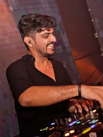 More moments from my club and festival gigs across the country, each capturing a different angle of the energy, the crowd, and the performance.